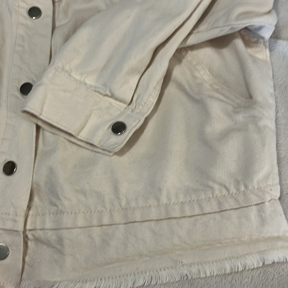 Tracy + Cream Cropped Light Weight Denim Jacket Sz S - Picture 7 of 10